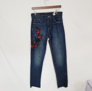Women's NWT Zara size 4 Embroidered jeans